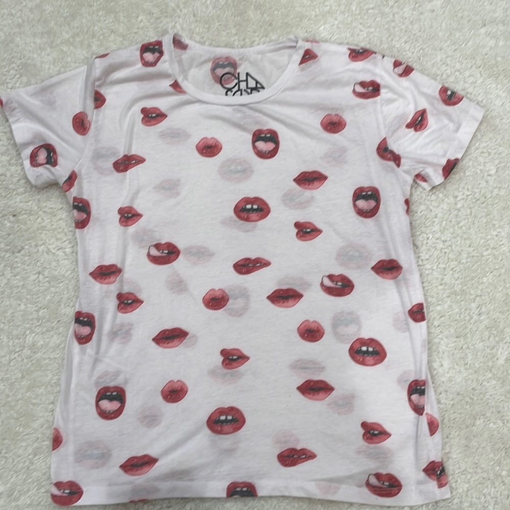 Chaser Saucy Lips tee in White Sz M
